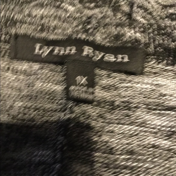 EUC Lynn Ryan 1X cut out sleeve gray sweat… - Picture 4 of 4